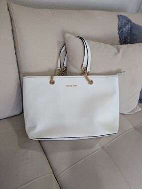 Authentic Michael Kors White Jet Set Chain Handle Tote, LIKE NEW